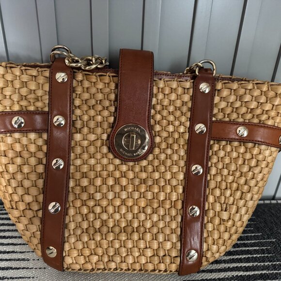 MICHAEL KORS RAFFIA SANTORINI TOTE PURSE, STRAW W/ GOLD CHAIN & BROWN LEATHER - Picture 6 of 11